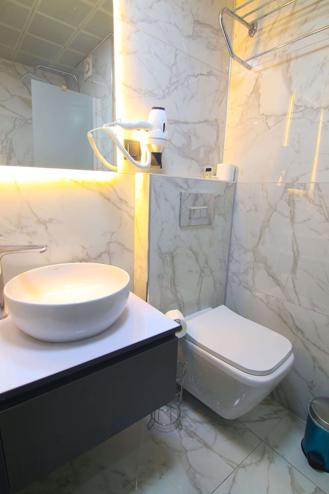 Grand Zara Hotel 44/49