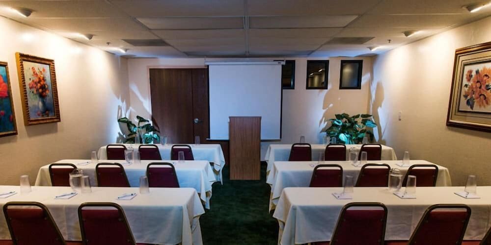 Gateway Studio Suites 48/54