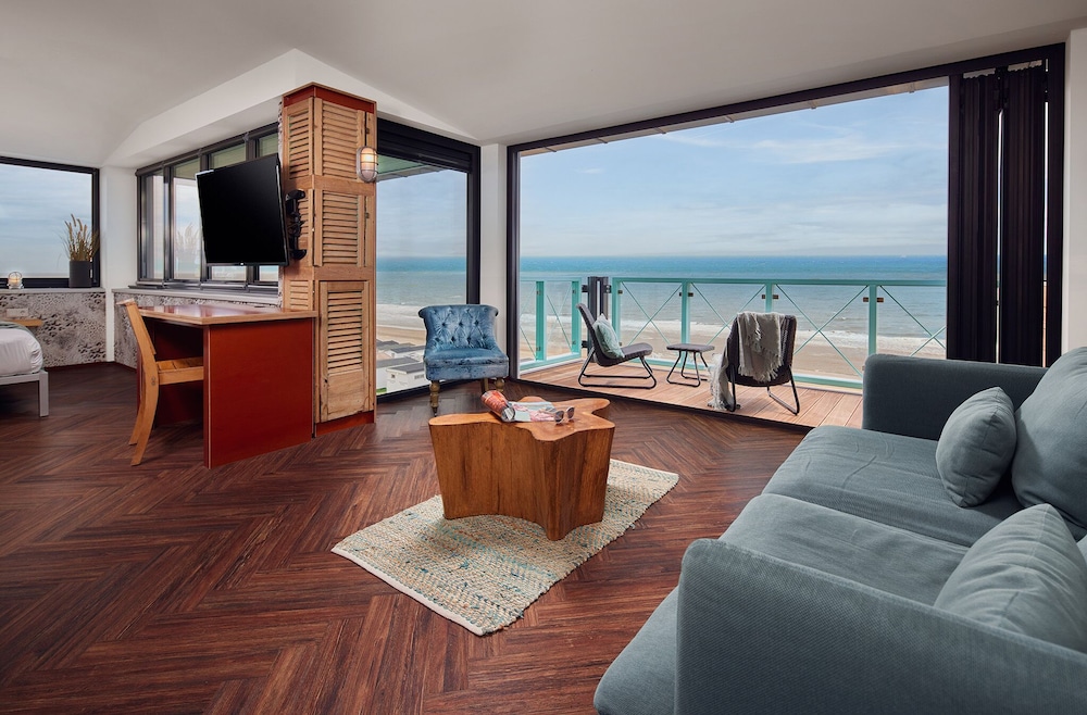 Beachhouse Hotel 16/39
