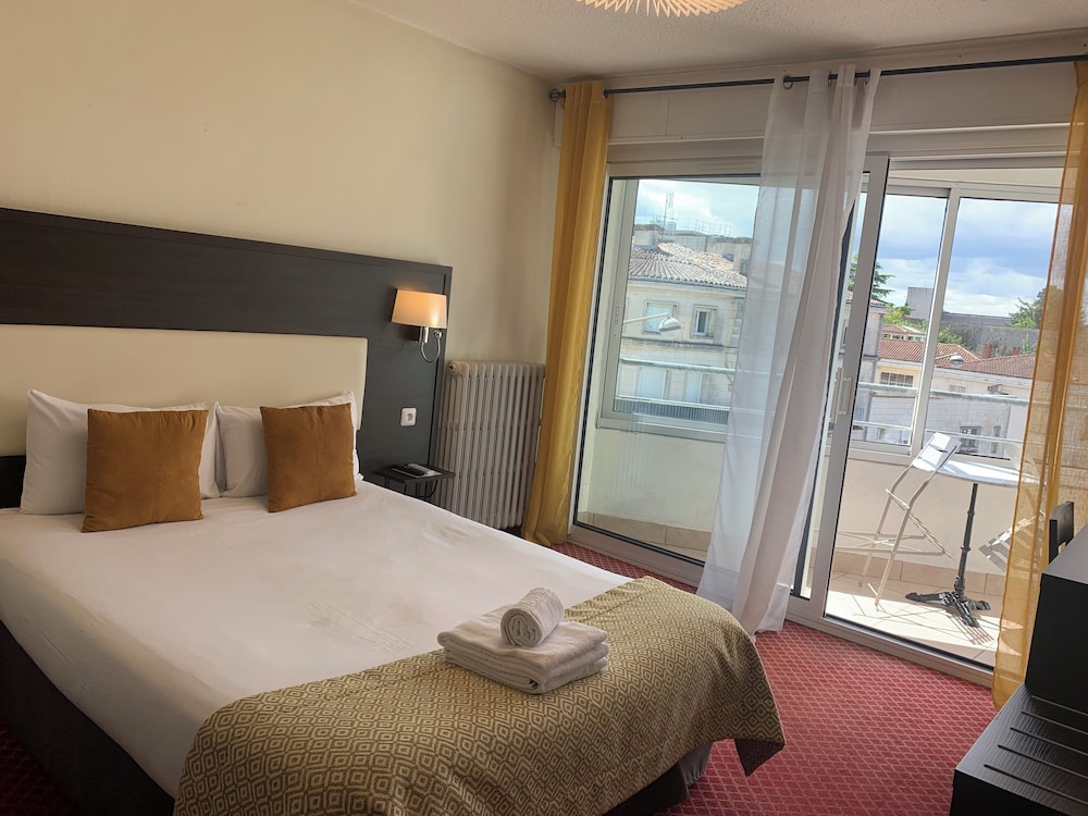 Brit Hotel Bleu Nuit 8/50
