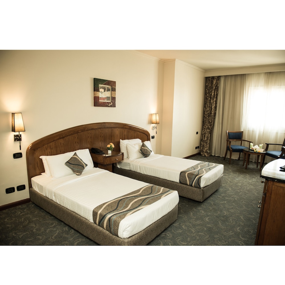 Cherry Maryski Hotel 9/50