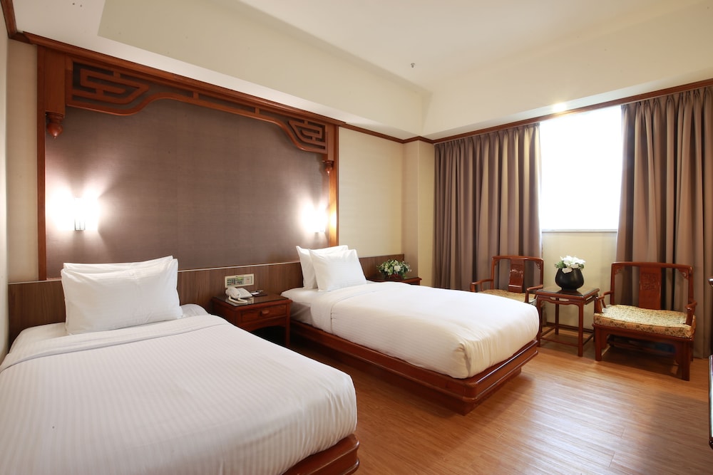 Highness Hotel 15/34