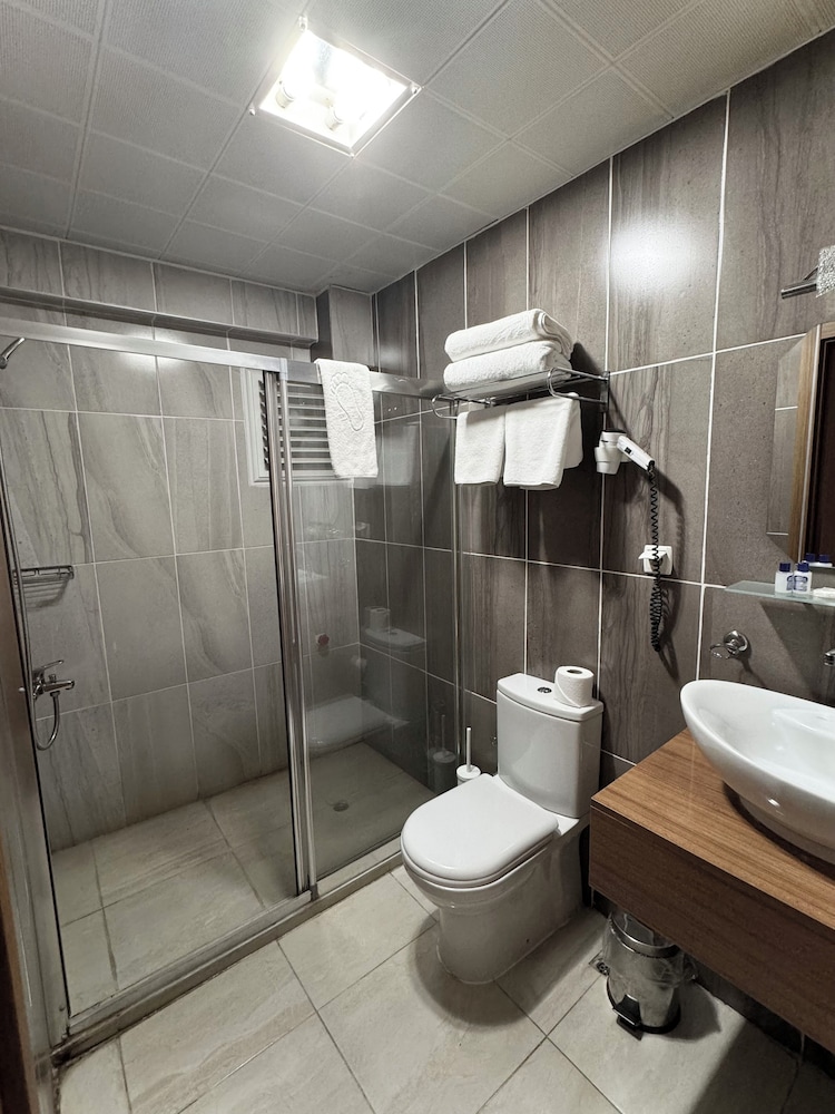 LUCID HOTEL 30/32