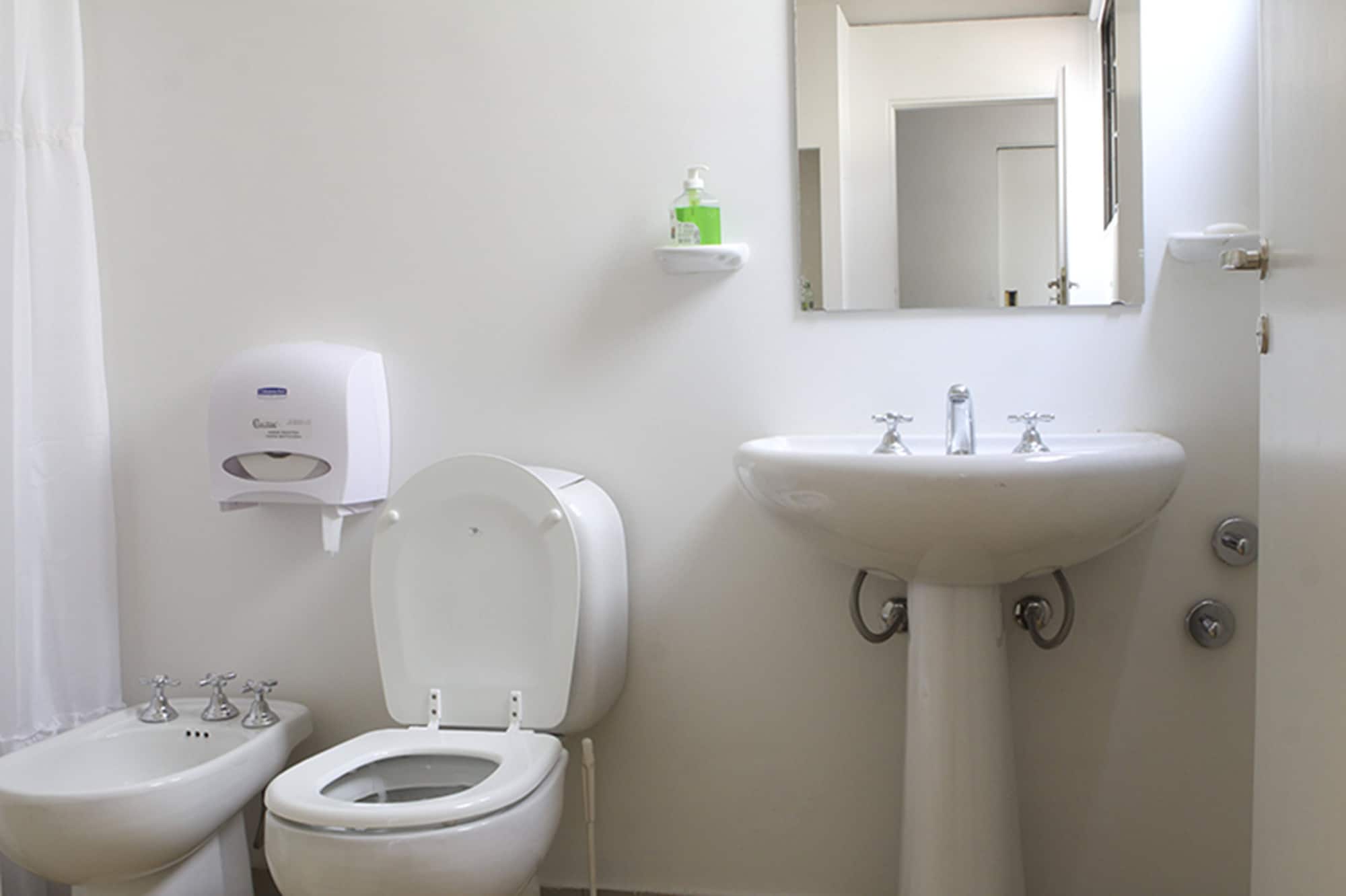 FEMALE DORM, FEMALE ONLY, 8 PEOPLE, SHARED BATHROOM