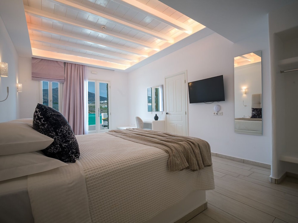 Premium, Family, Suite, 2 King Beds, Sea View, Shared Pool