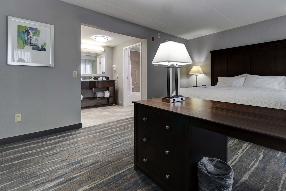 Lobby at HAMPTON INN SUITES BY HILTON BRANTFORD, BRANTFORD