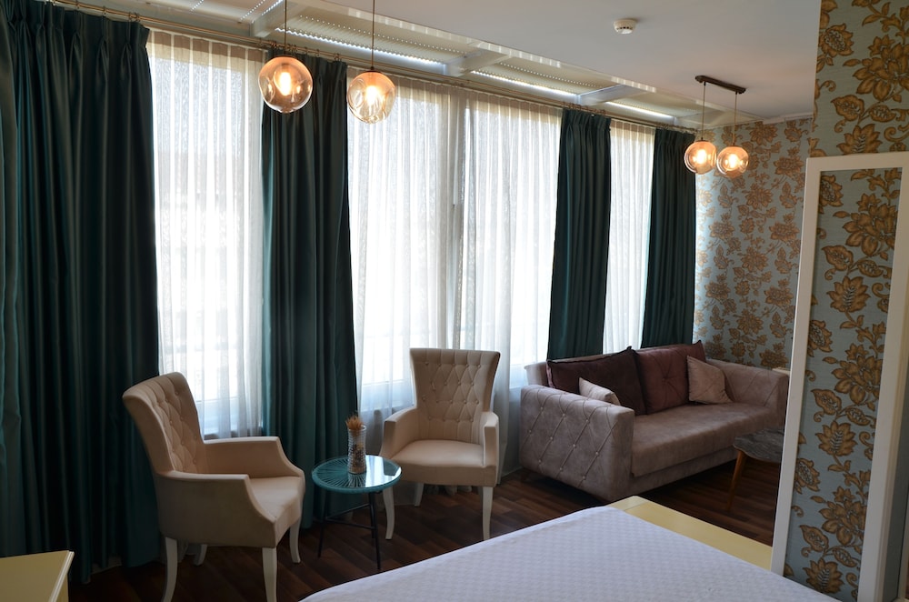 Miller Hotel 31/50