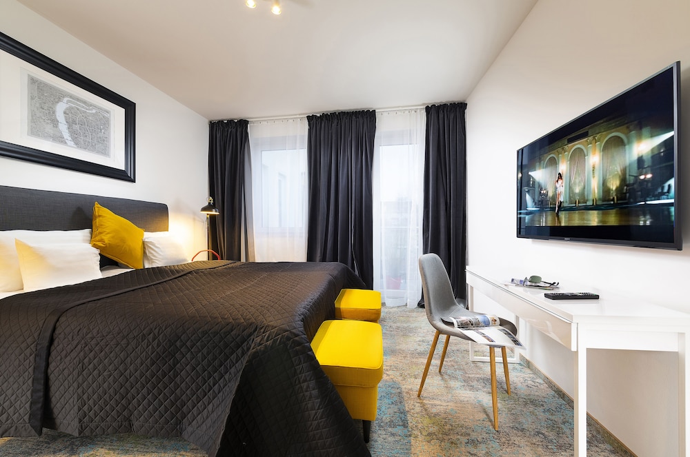 1 BEDROOM, APARTMENT, KING BED, SOFA