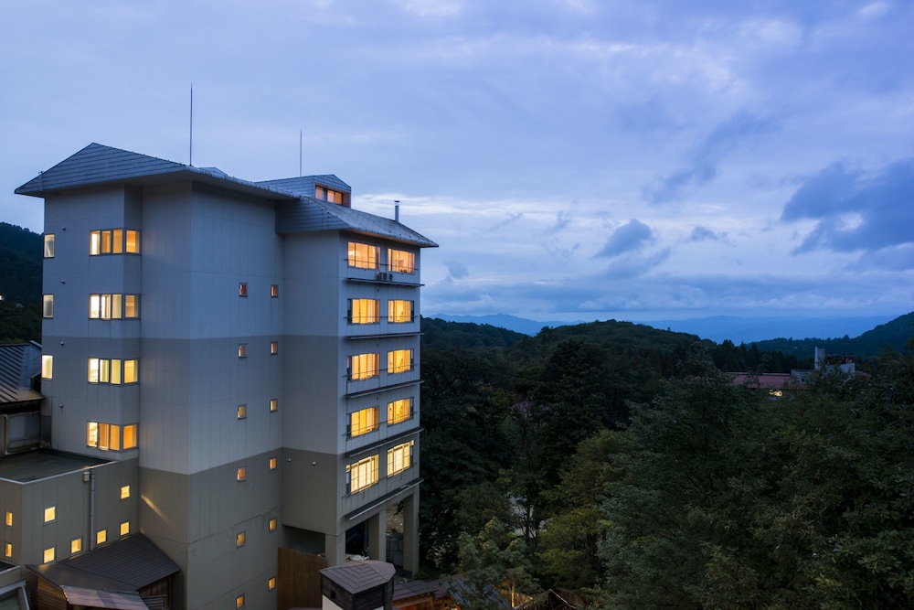 Hotel Lucent Takamiya 1/43