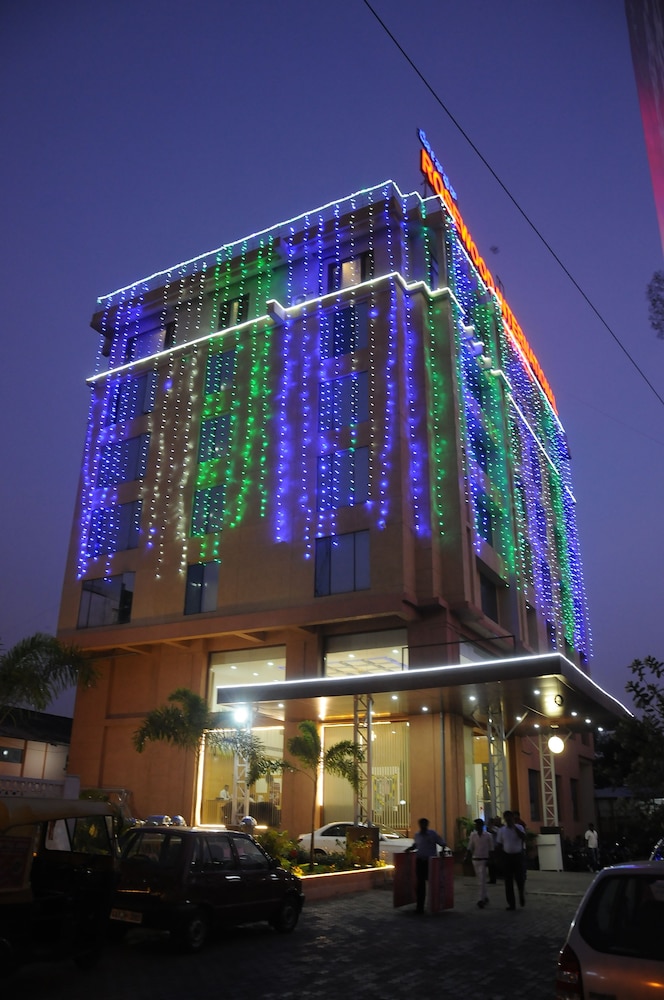 Rosewood International Hotel 3/50