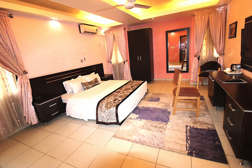 EXECUTIVE, SUITE