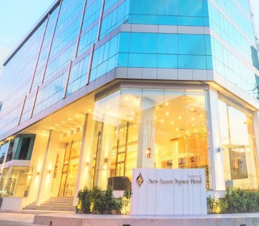 New Season Square Hotel 3/39