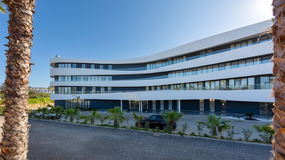 Longevity Health & Wellness Hotel 4/67