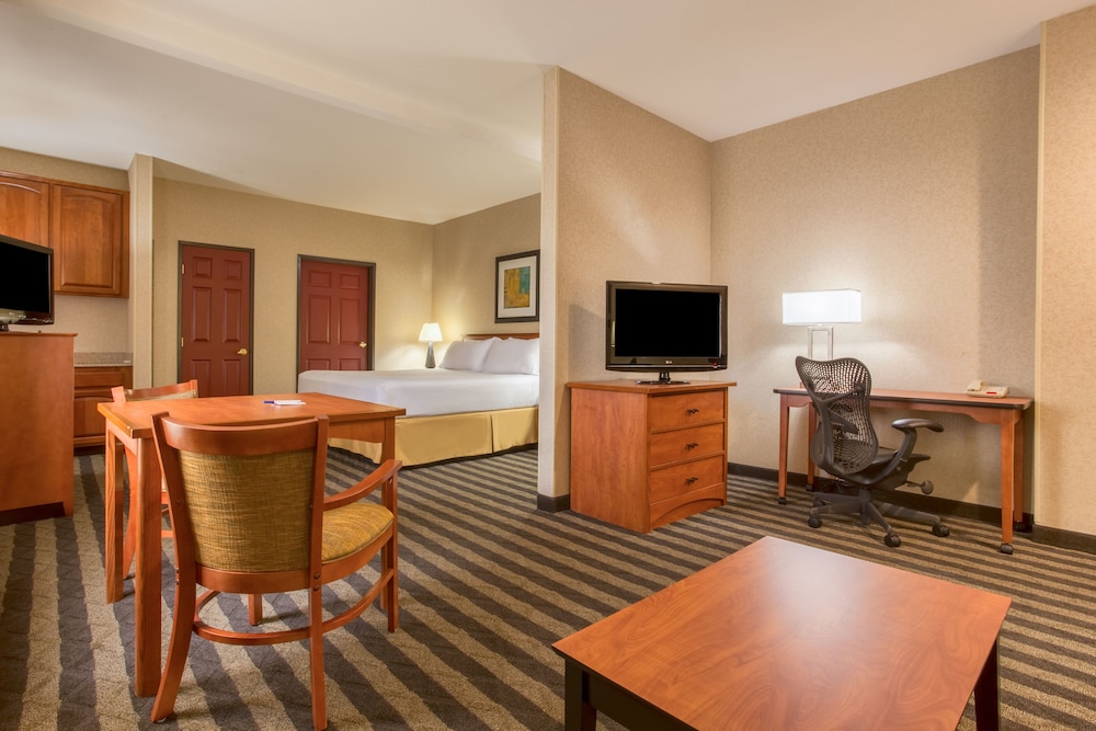 Holiday Inn Express Hotel and Suites Manteca City Center 46/76