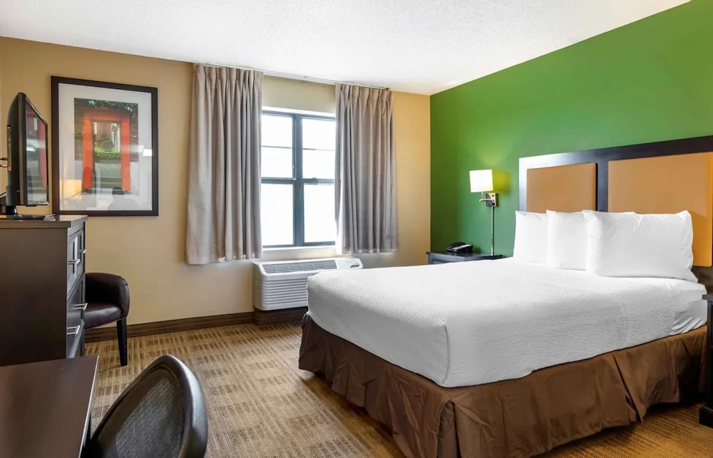 Relax Suites Extended Stay - La Mirada 6/18