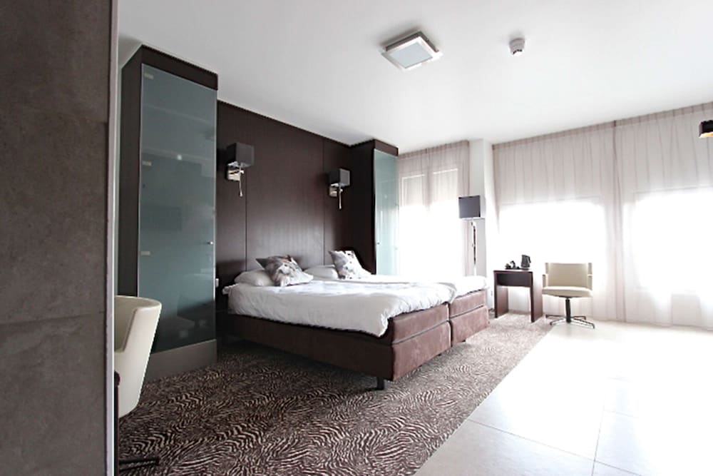 Golden Tulip West Ende 17/73