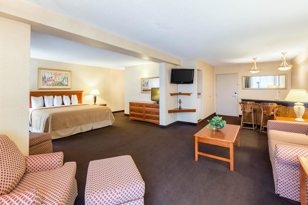 Quality Inn and Conference Center I-80 Grand Island 34/58