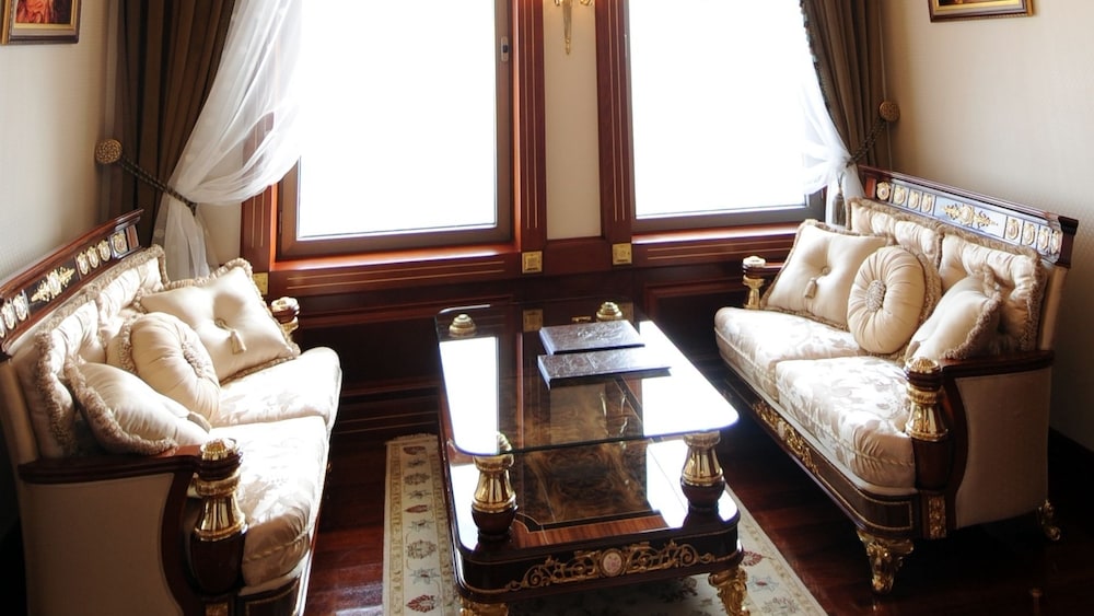 MEYRA PALACE 22/69