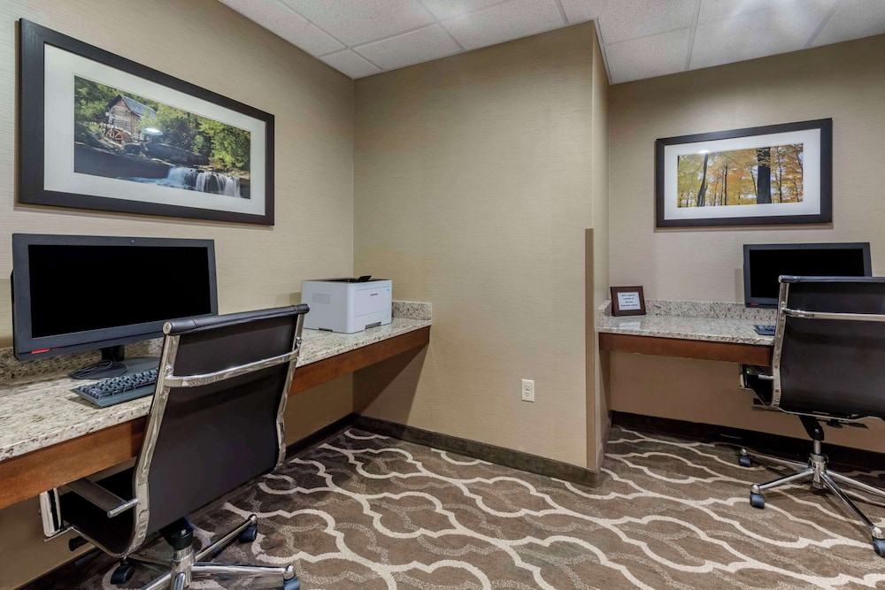 Comfort Suites Bridgeport Clarksburg 25/33