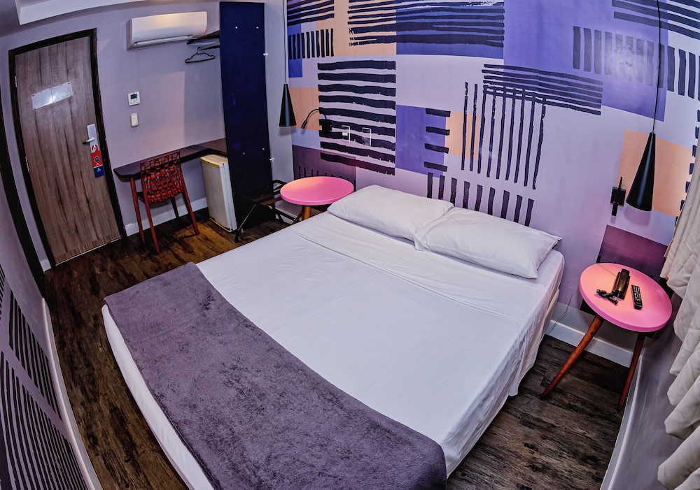 B Hotel 18/50