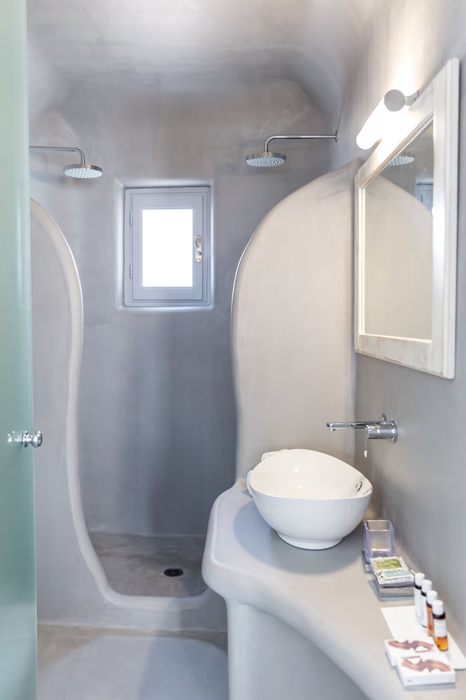 Unique Suites 45/50