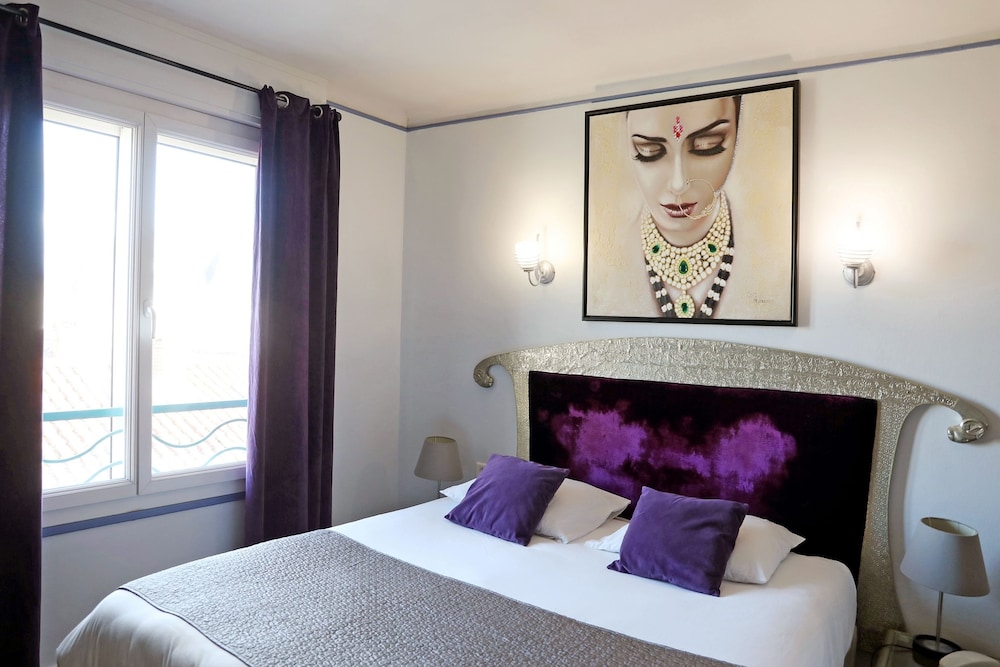 HOTEL LES PASTELIERS 22/65