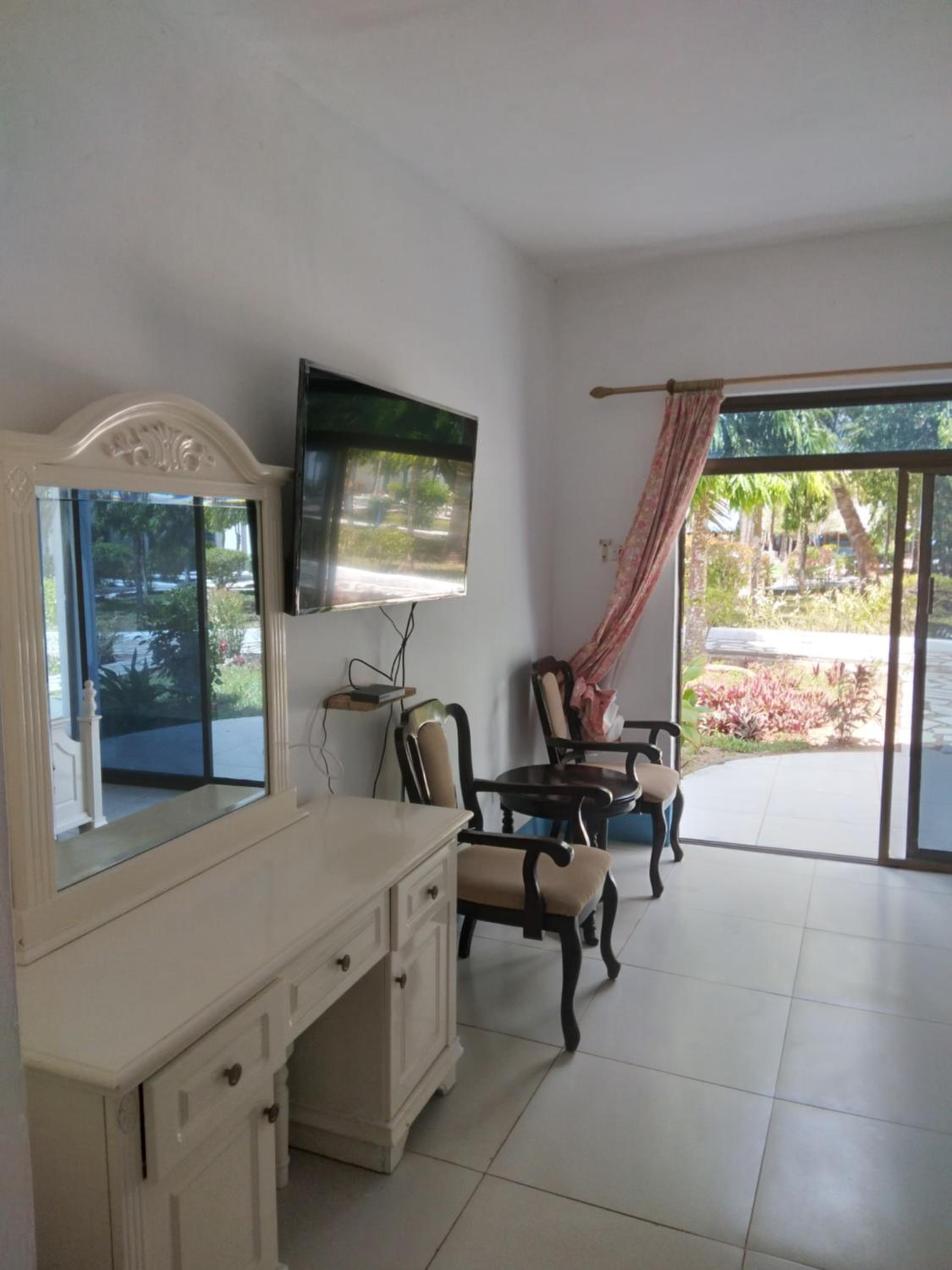 Coconut Tree Village Beach Resort 9/18