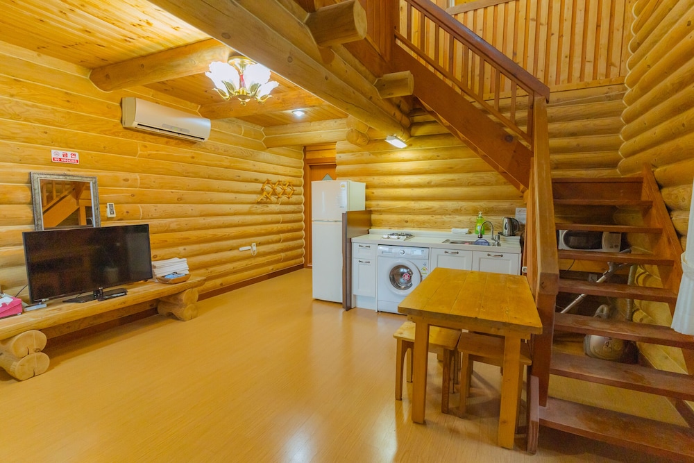 Jeju Jungmun Log Pension Resort 11/50