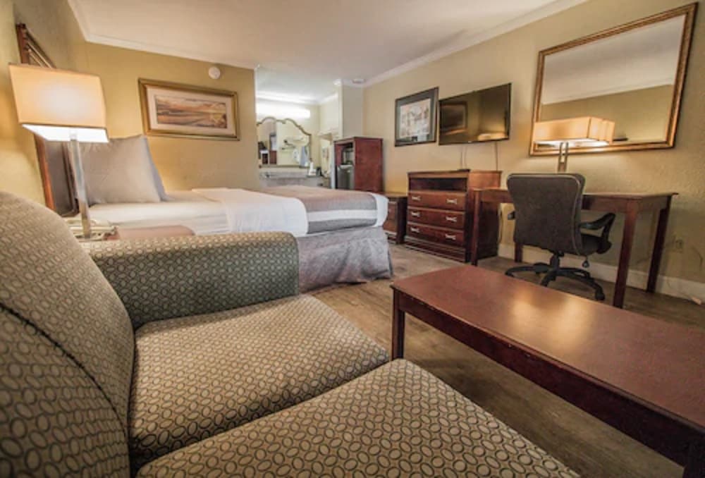 Days Inn By Wyndham Destin 20/40