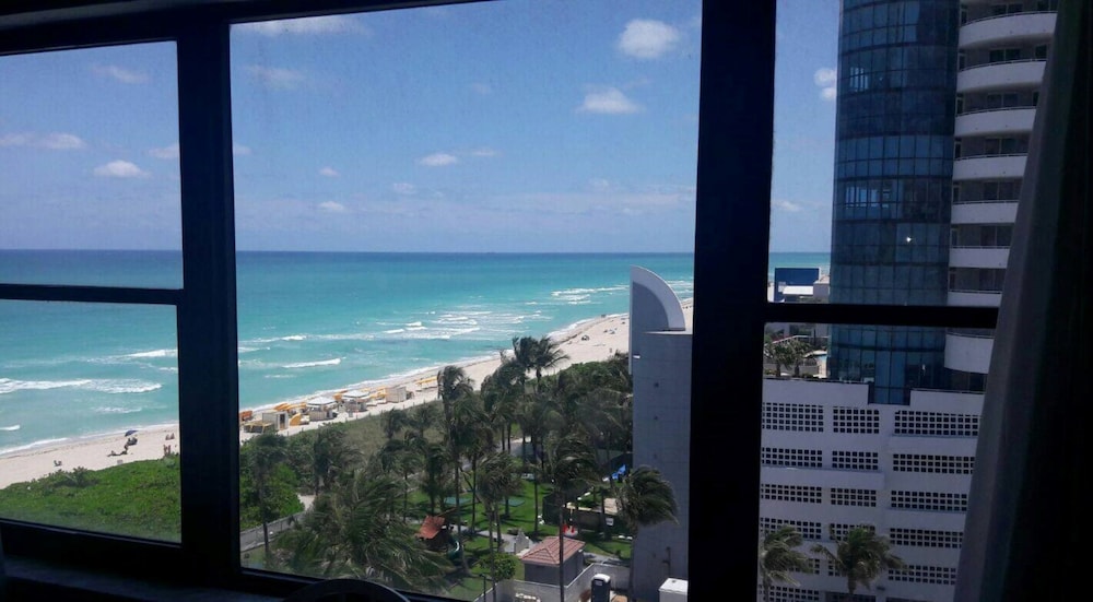 Ocean Front Casablanca Studios with FULL KITCHENS & Beach access By BL Rentals 46/50
