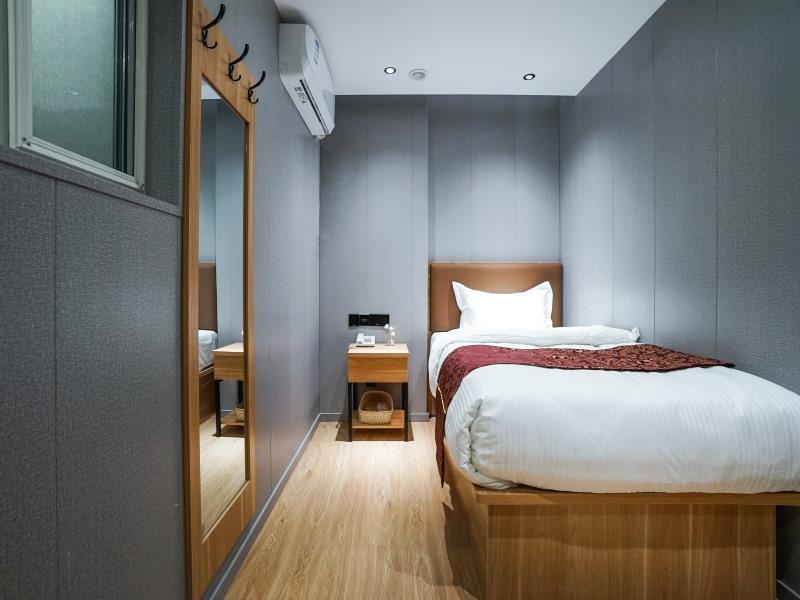 GT Alliance Shanghai Baoshan District shanghai University Qihua Road Metro Station Hotel 8/19