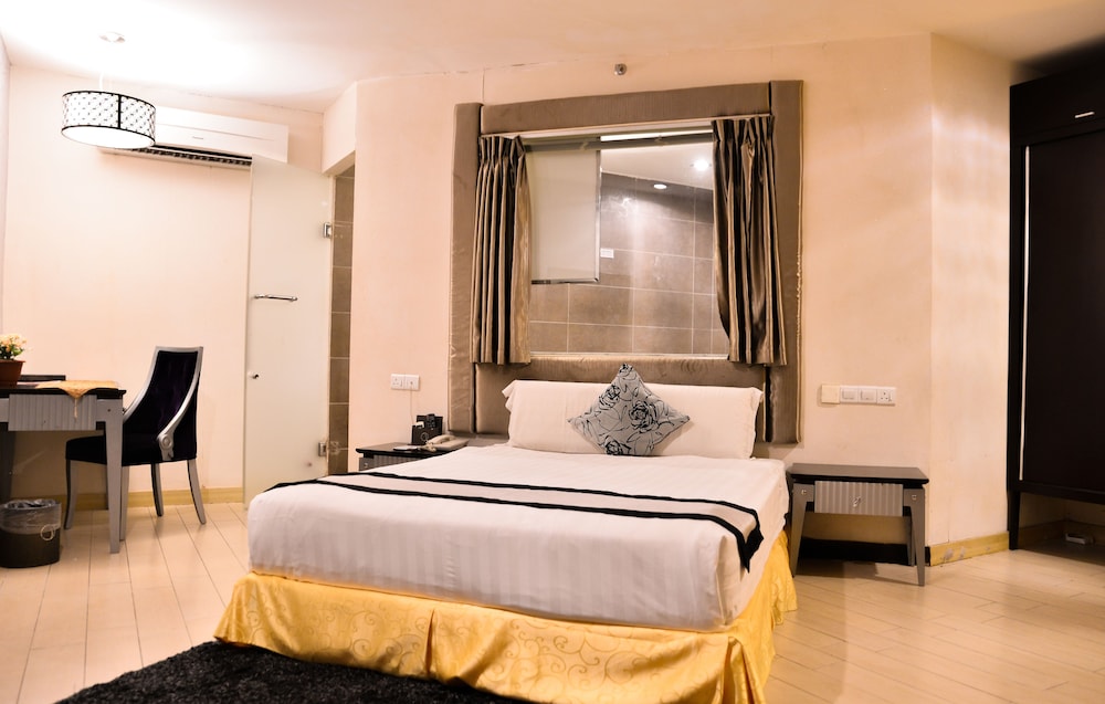 Shervinton Executive Boutique Hotel 15/60