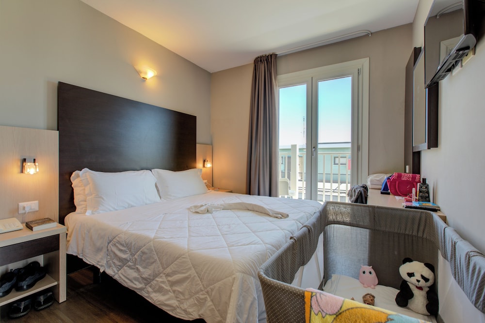 Hotel Aiglon 12/73