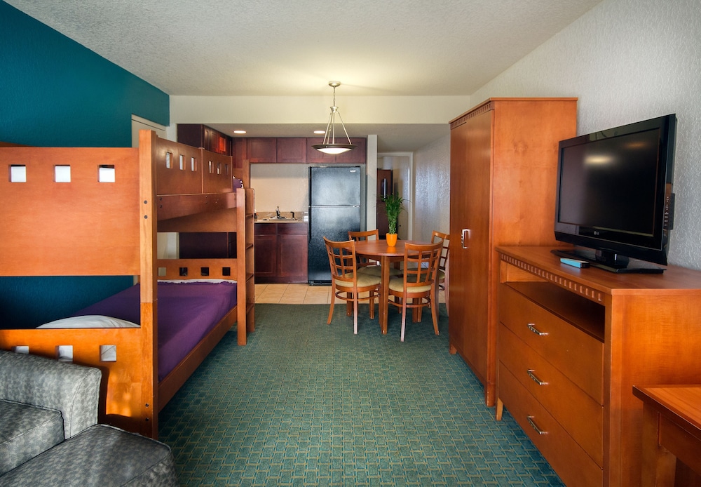 Ramada by Wyndham Hotel & Water Park 37/67