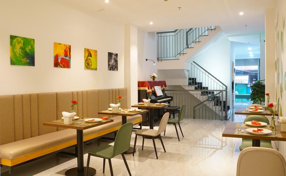 Piano Hotel 18/25