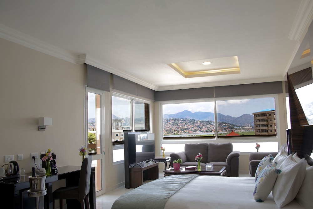 Home Suites Hotel 30/80