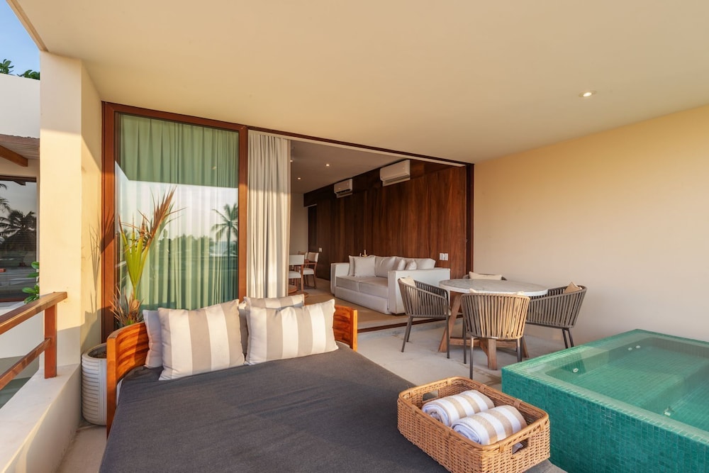 Marea Beachfront Villas 23/50