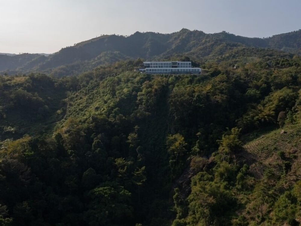 Laska Hotel and Resort Ciletuh 35/40