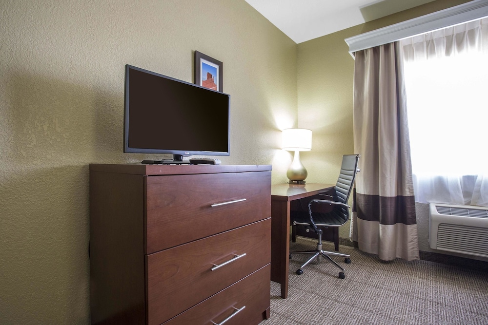 Comfort Inn & Suites Deming 37/41