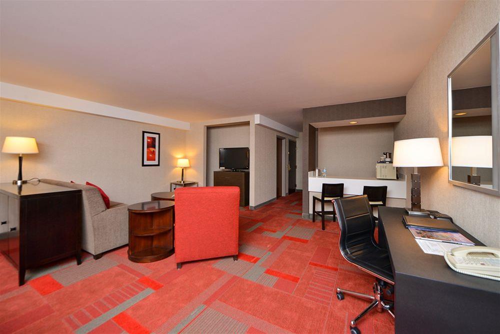Radisson Hotel Madison 36/43
