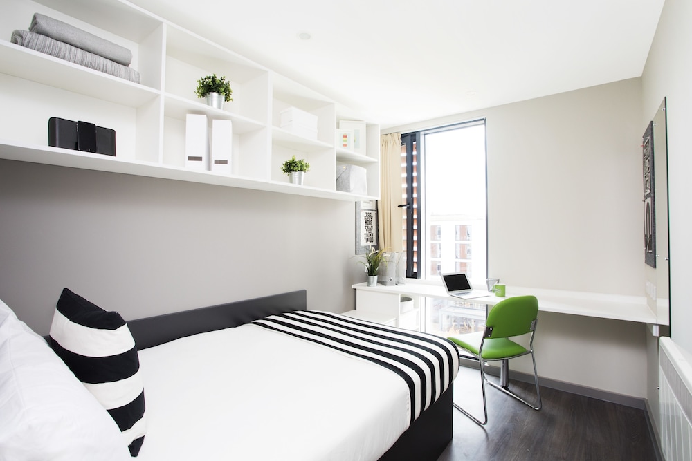 8 BEDROOMS, FAMILY, APARTMENT, KITCHEN