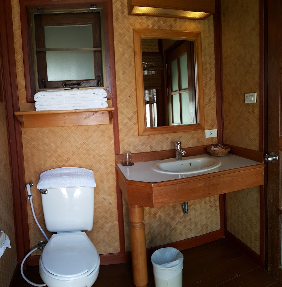 SUNSET VILLAGE BEACH RESORT 45/50