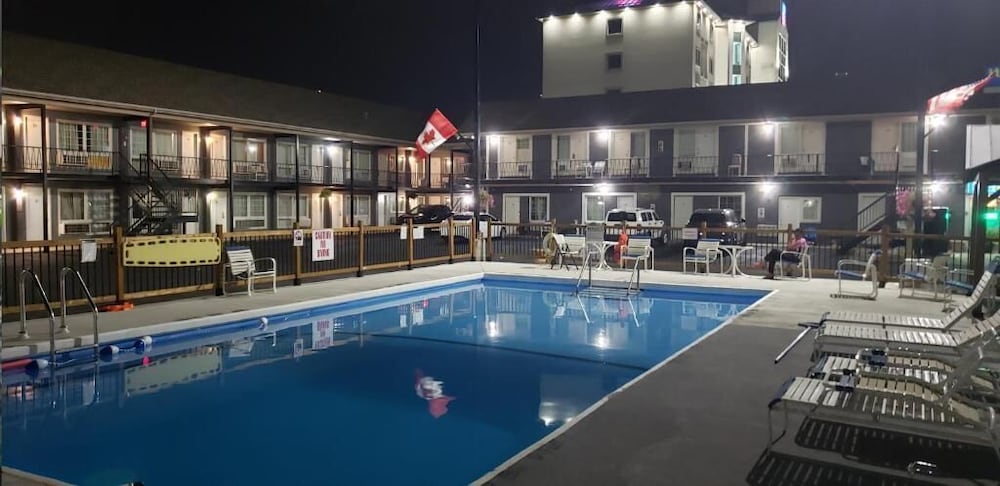 Niagara Falls Courtside Inn Hotel 23/41