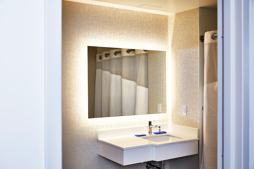Holiday Inn Express NYC Brooklyn - Sunset Park 26/52