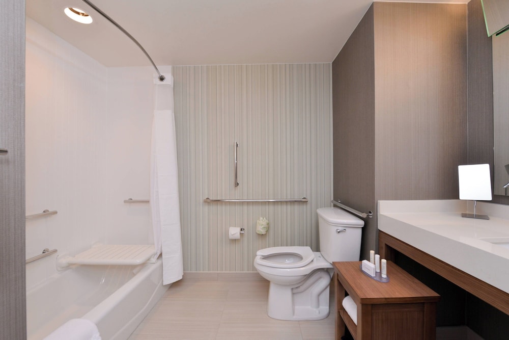 غرفة بسريرين مزدوجين، Courtyard By Marriott Toledo North 4/4