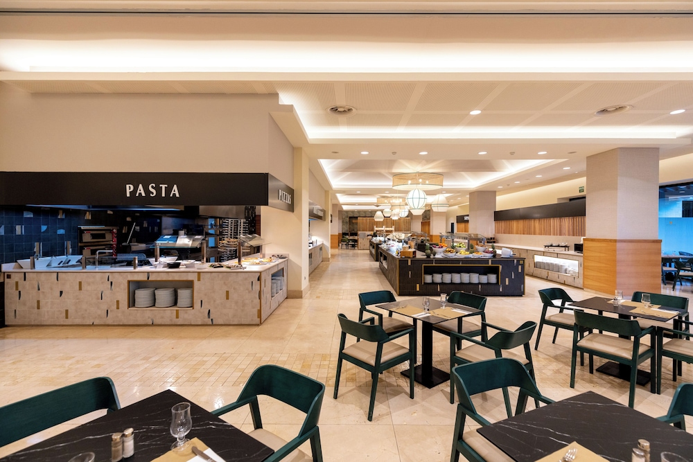 Puerto Antilla Grand Hotel 30/40