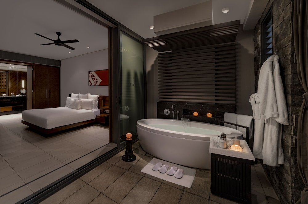 InterContinental Fiji Golf Resort and Spa 24/76