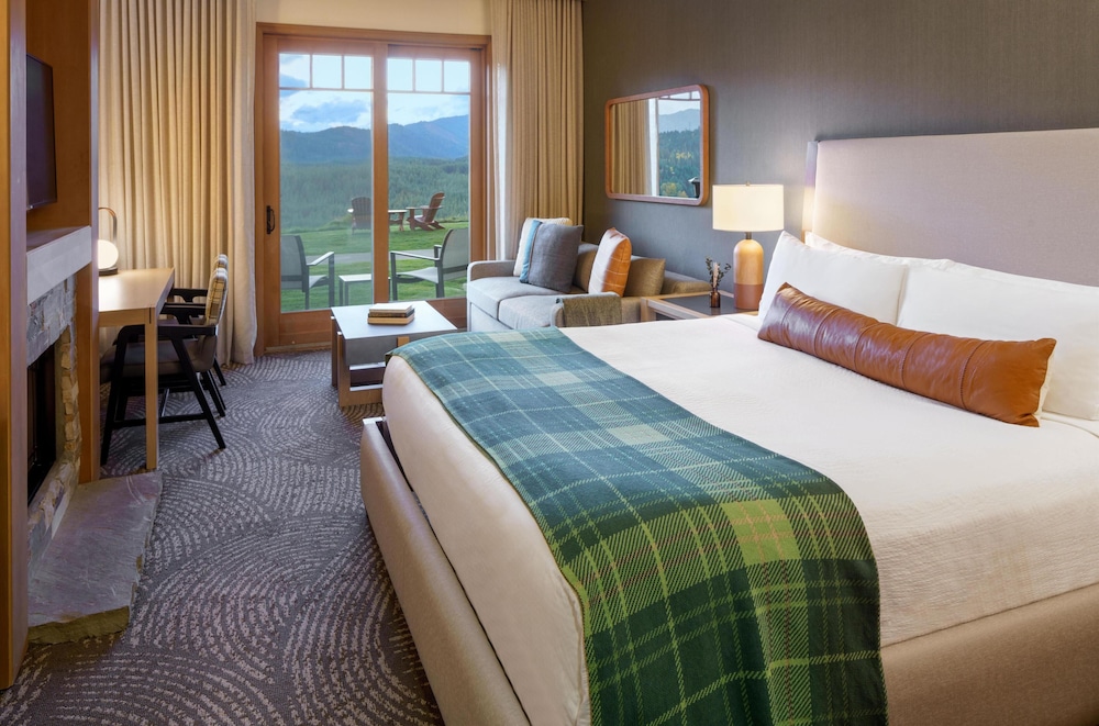 Lodge, Studio, Suite, King Bed, River View, Sofa