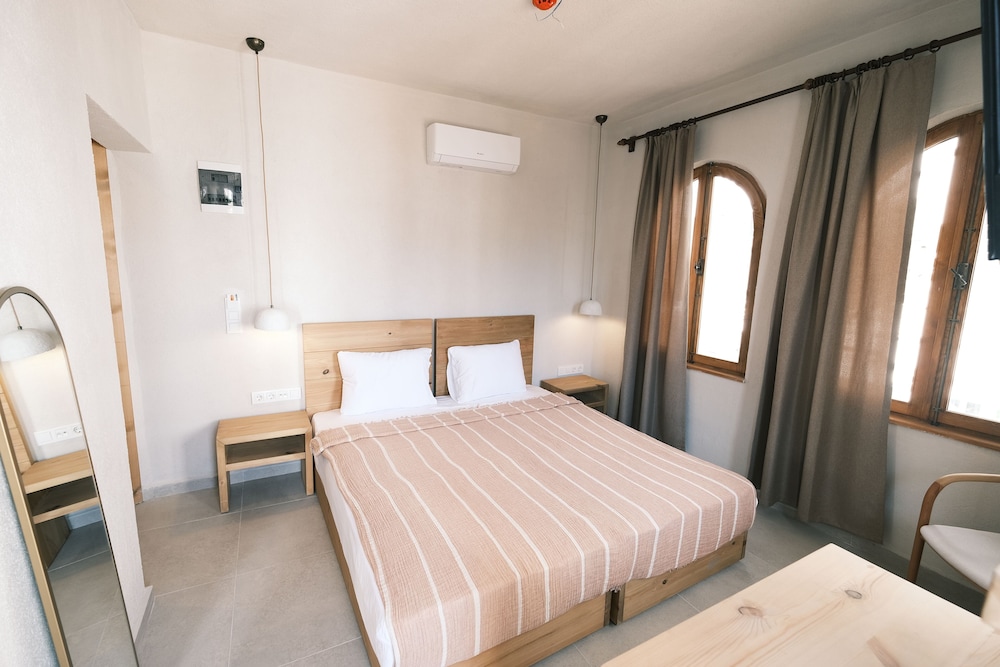 Nephos Hotel 6/50