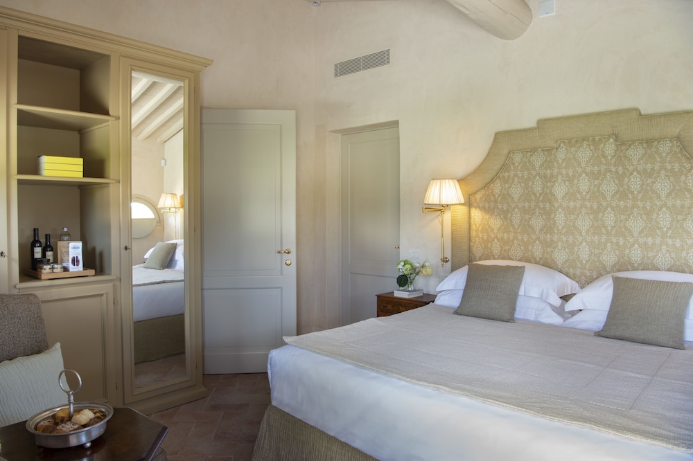3 Bedrooms, Family Suite, 3 King Beds, Country Side View